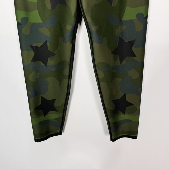 Ultracor Medium M Green Black Camo Stars Knockout Leggings Patent Print Workout - Picture 4 of 12